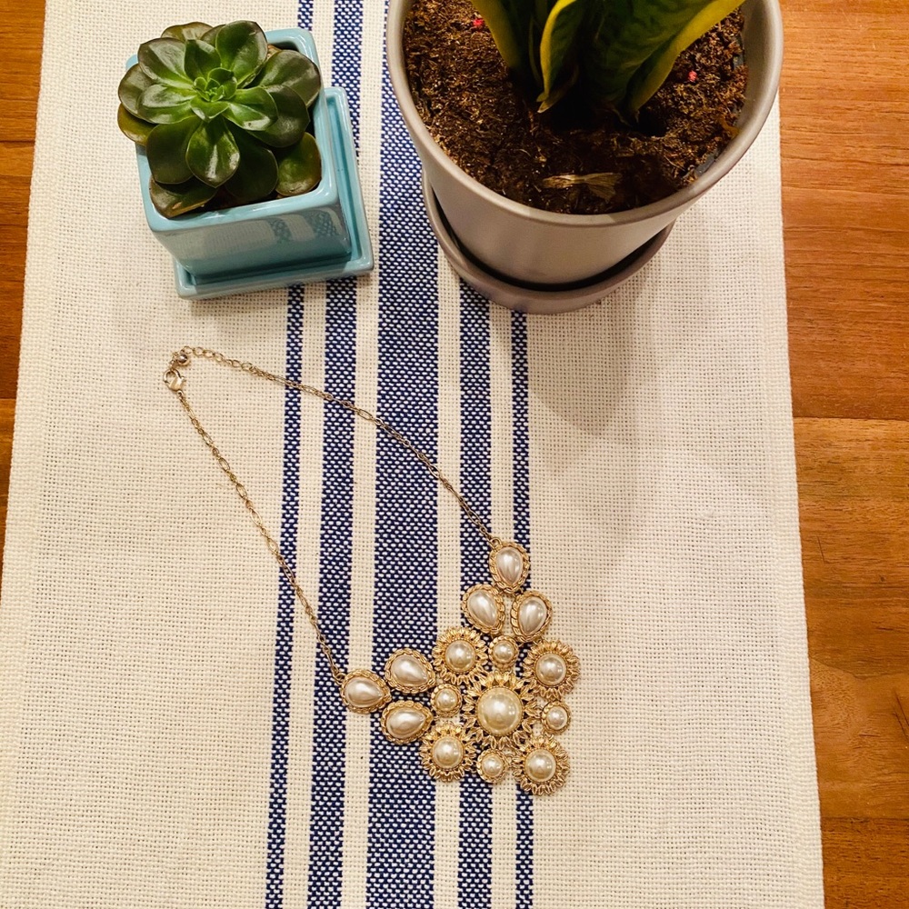 Statement costume necklace pearl approx 18"